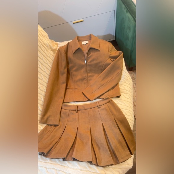 Reformation Brynlee Two Piece In Camel, brand new, never worn, No flaws. - Picture 16 of 16